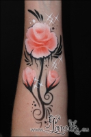 Lonnies_ansigtsmaling-Rose-paa-arm